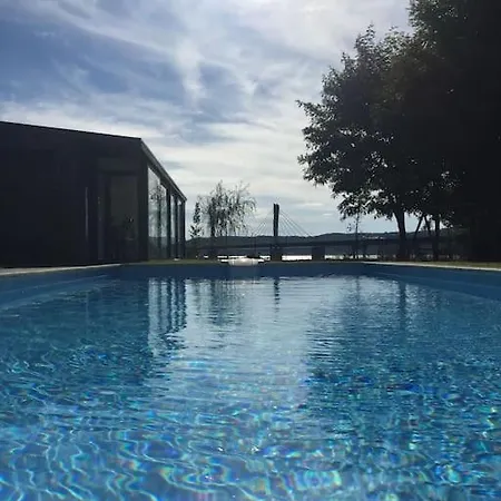 Casita Invitados Con Jardin Y Piscina Compartidos 노야