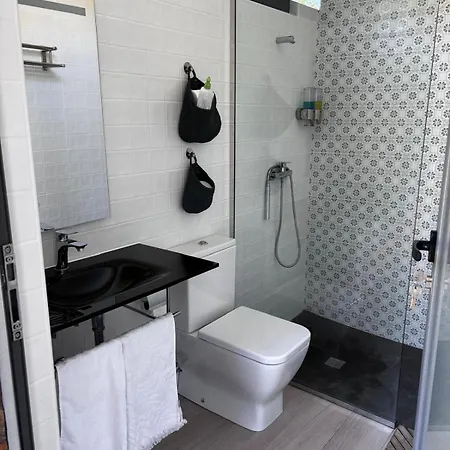 Casita Invitados Con Jardin Y Piscina Compartidos *
