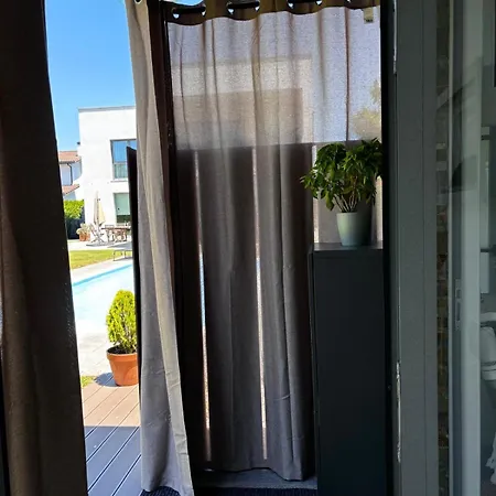 Casita Invitados Con Jardin Y Piscina Compartidos 아파트 *